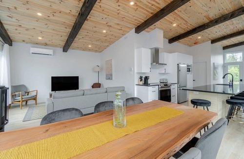 Shannon Ski Chalet | Le Skadi, private spa-Shannon
