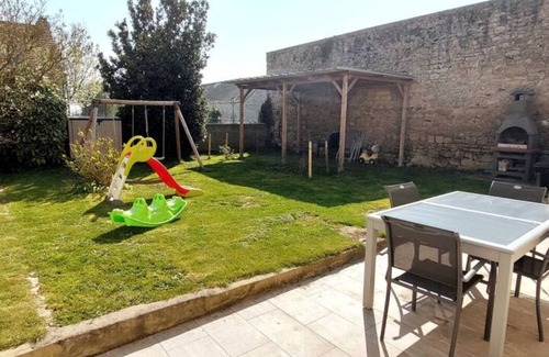 Vierville-sur-Mer House | Le So Wild, 800m from Omaha beach, 200m from family home with garden
