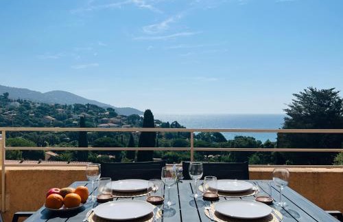 Le Lavandou Apartment | Le Soleil Bleu - Calme, Terrasse et Vue Mer