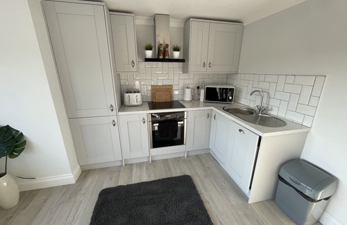 Netley Apartment | Le Swanmore contemporary two bedroom apartment