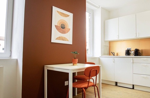 Serin Apartment | Le Terracotta - Joli studio Metro D Valmy et quais de Saone