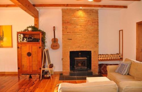 Pointe-Saint-Charles Apartment | Le Tierra del Fuego by HomeInMontreal