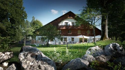 Verrieres-de-Joux Hotel | Le Tillau