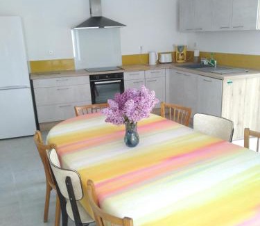 Yversay Apartment | Le Tilleul 9 personnes 5 Chambres 6 lits 15 min du Futuroscope