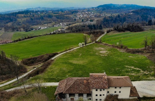 Belluno Apartment | LE TOFANE - Room CICLAMINO