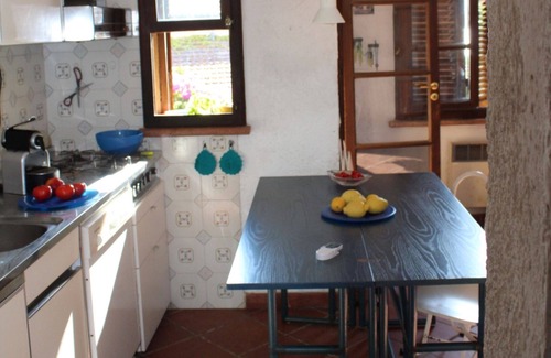 Magazzini Apartment | Le Tortore 15 with garden and sea view