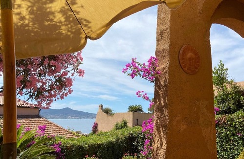 Magazzini Apartment | Le Tortore 15 with garden and sea view