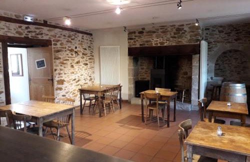 Chataigneraie Cantalienne Bed & Breakfast | Le Tromp' L'Œil