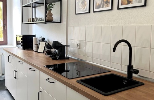 Mitte Apartment | LE Vacation Arena, kitchen, parking, balcony, Netflix, free TV