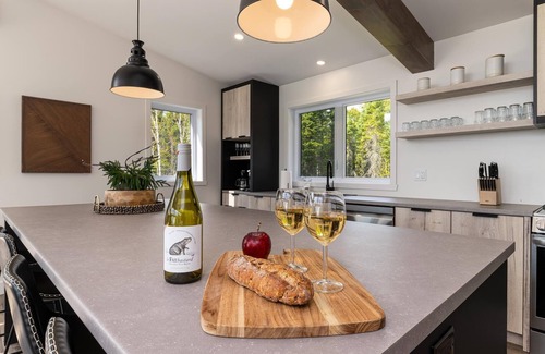 Baie-St-Paul Cottage | Le Versant Sud 7: River Views, Spa, BBQ, Serenity