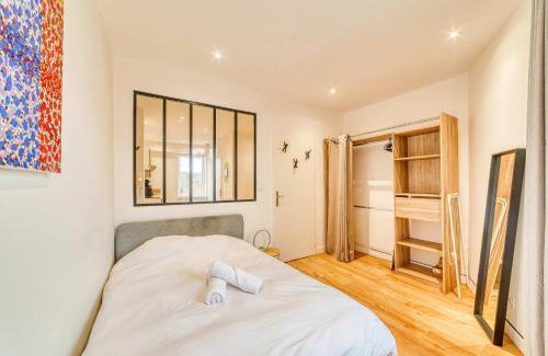 Tassin-la-Demi-Lune Apartment | Le Victor Hugo - T2 cosy Horloge-Tassin