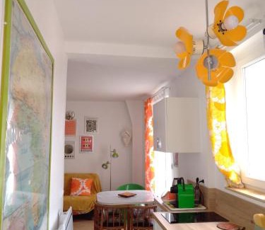 Esbly Apartment | Le vintage, 10 min de Disney et 30 min de Paris - 50 m gare