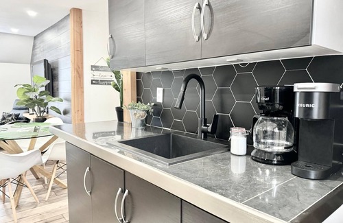 Boischatel Apartment | Le Wolfe 2 Bedrooms 2 min Falls Free Parking