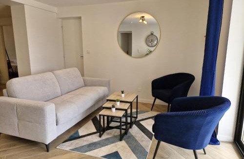 Lagnieu Apartment | Le Zénith - 3 chambres, 3 sdb, climatisé - 8 pers max - Réservation à la chambre possible - Local à vélos