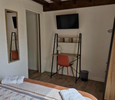 Lagnieu Apartment | Le Zénith - 3 chambres, 3 sdb, climatisé - 8 pers max - Réservation à la chambre possible - Local à vélos
