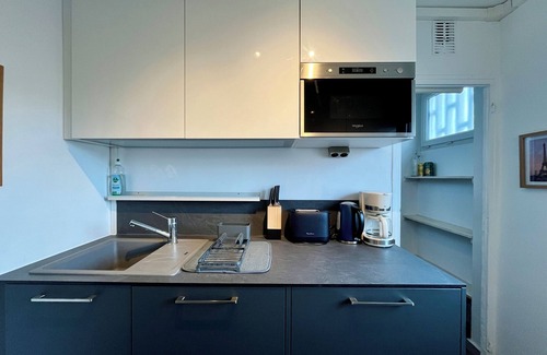 Zola - Pressense Apartment | LE ZOLA with balcony and parking, close to amenities and quiet location