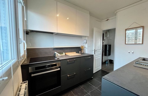 Zola - Pressense Apartment | LE ZOLA with balcony and parking, close to amenities and quiet location