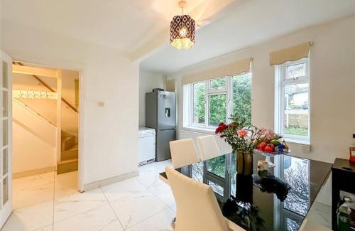 Harpenden House | Lea River Rooms
