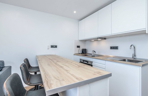 Llano del Moro Apartment | Lea´s Modern Attic Escape with Peaceful Terrace