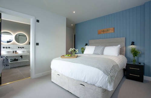 Brixham Hotel | Leader, Maritime Suites - a suite that sleeps 2 guests in 1 bedroom