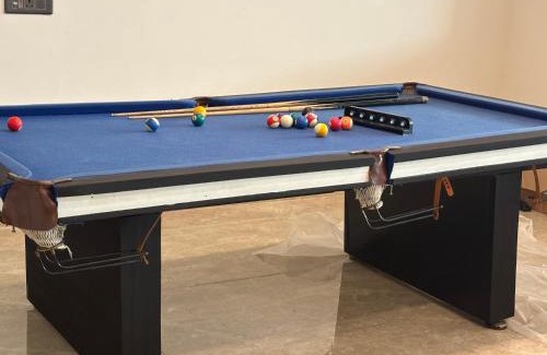 Udyog Vihar Hotel | Leaf 9 Grand, Near Udyog vihar and Yashobhoomi