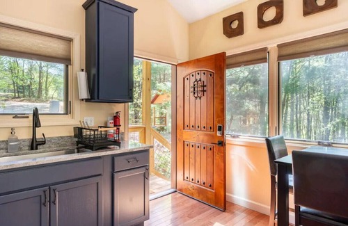 Marshall Cabin | Leaf Change Special Oak Treehouse Near Asheville - Pet Friendly