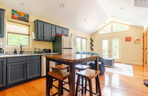 Marshall Cabin | Leaf Change Special The Aerie Treehouse Near Asheville - Pet Friendly