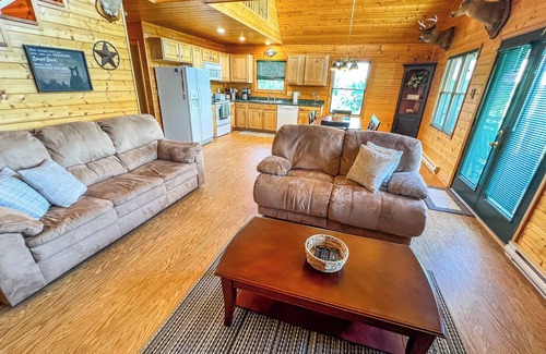 Piney Creek Cabin | Leaf Season Luxury: Hot Tub & Fireplace @ Logged Out