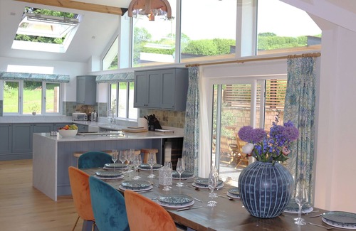 Chippenham House | LEAFIELD HOUSE @ NABLES FARM, family friendly in Upper Seagry