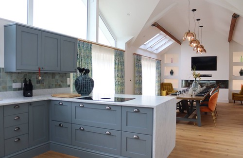 Chippenham House | LEAFIELD HOUSE @ NABLES FARM, family friendly in Upper Seagry