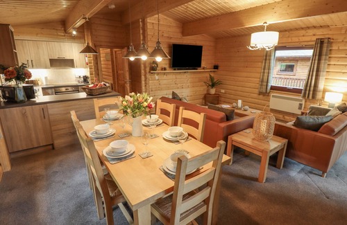 Kenwick Cottage | LEAFY HOLLOW LODGE, pet friendly, country holiday cottage in Louth