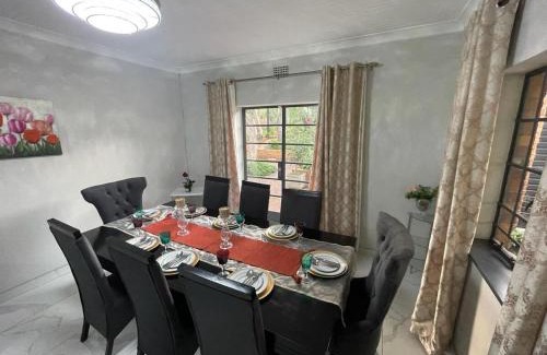 Linden House | Leafy home in the heart of Linden with Pool