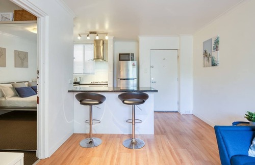 West Perth Apartment | Leafy Inner city Nest near Lively Leederville