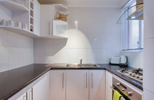 West Perth Apartment | Leafy Inner city Nest near Lively Leederville