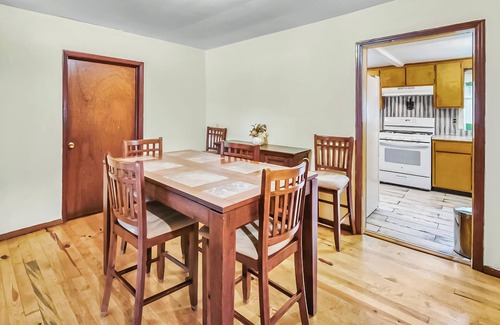 Northside House | ~Leafy Lodge Sleeps 8 Country Hideaway~