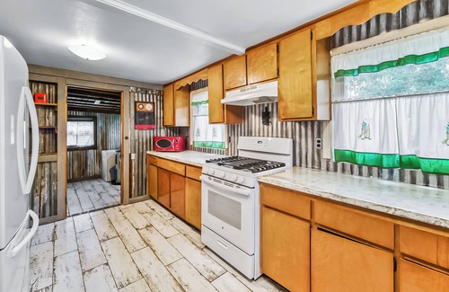Northside House | ~Leafy Lodge Sleeps 8 Country Hideaway~
