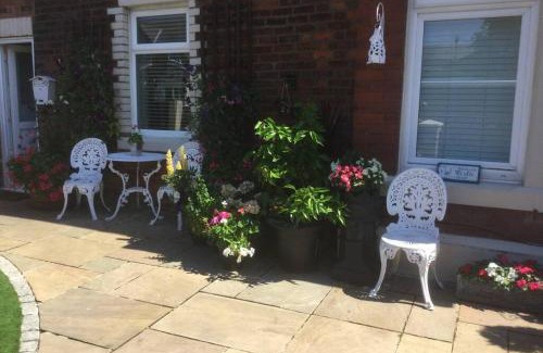 Lytham St. Anne's Apartment | Leafy Lytham central Lovely ground floor 1 bedroom apartment with private garden In Lytham dog friendly