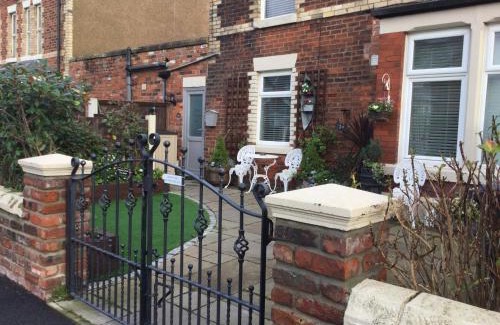 Lytham St. Anne's Apartment | Leafy Lytham central Lovely ground floor 1 bedroom apartment with private garden In Lytham dog friendly