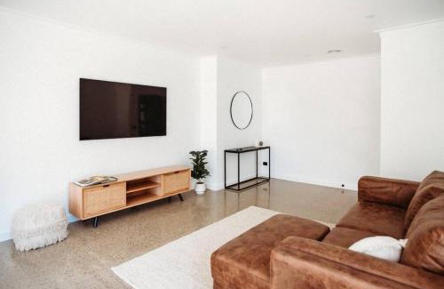 Benalla West House | Leafy Retreat - Benalla