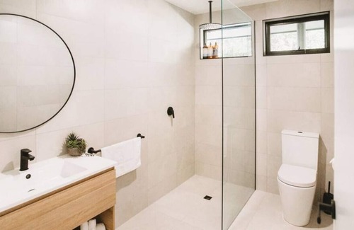 Benalla West House | Leafy Retreat - Benalla