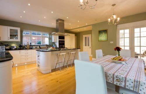 Northwood Bed & Breakfast | Leafy Suburban Bed and Breakfast