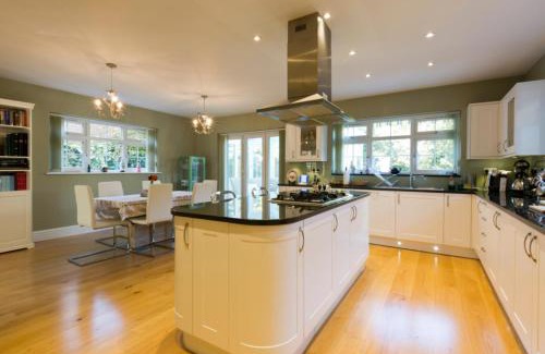 Northwood Bed & Breakfast | Leafy Suburban Bed and Breakfast