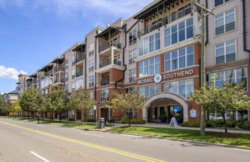 Charlotte Apartment | League Flats South End on South College Street