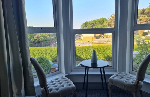 Penmaenmawr House | Leamington Beach Villa