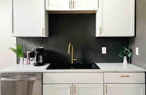 Evansville Apartment | Leaning House of Haynie