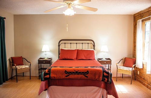 La Grange Cabin | Leaning Pines Lodge, Sleeps 10, Double Cabins in the woods, 30 min to Round Top