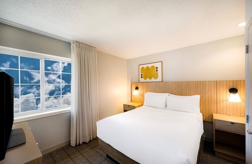 Exchange Place North Hotel | Learn at Ellis Island Museum! Sophisticated Suite! Parking Available!