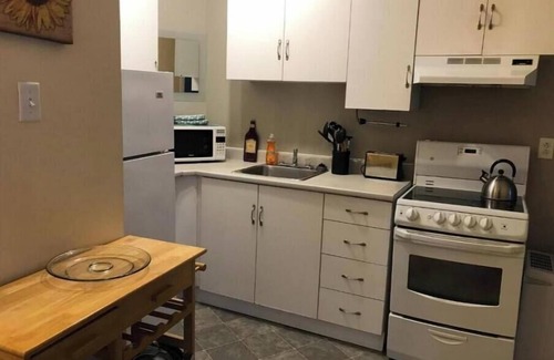 Waterford Valley House | Leaside Executive Entire Home