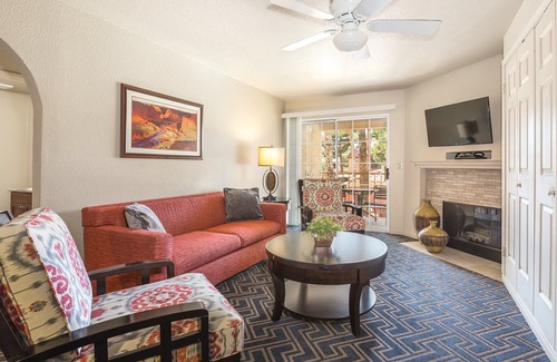 Paradise Resort | Leave your worries at the door!