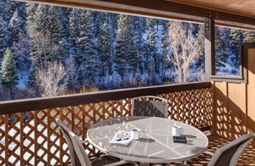 Red River Resort | Leave your worries at the door!